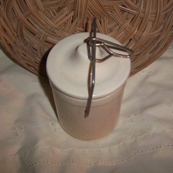 Stonewear ~ Cheese Crock ~ hard to find creamy white - Picture 2 of 2